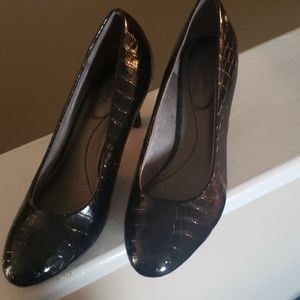 Never worn.  Size 10 black lifestride pump